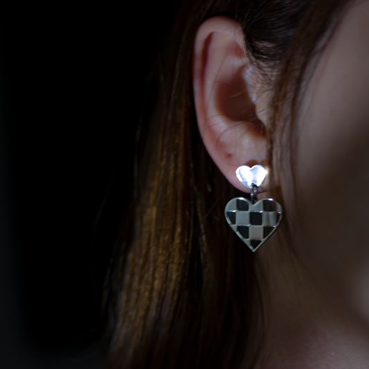 Check Pattern Heart Earrings